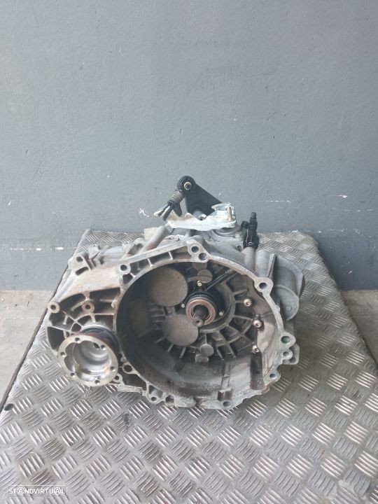 Caixa de 6 velocidades Volkswagen Scirocco 2.0 TDI 16V CR Referência: LHD - 5