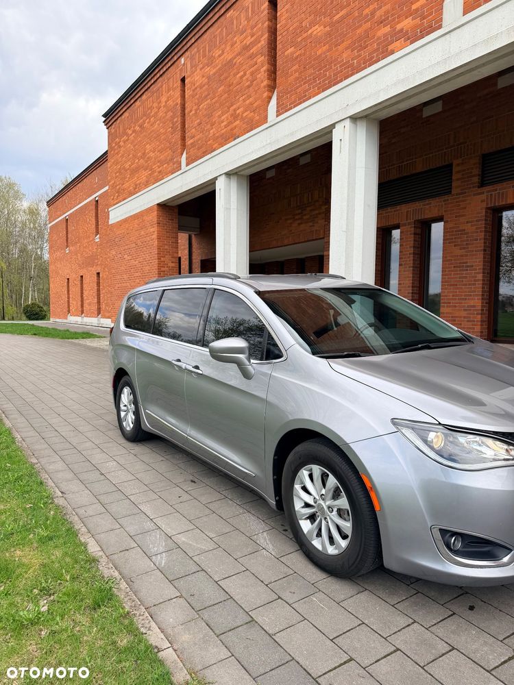 Chrysler Pacifica - 6