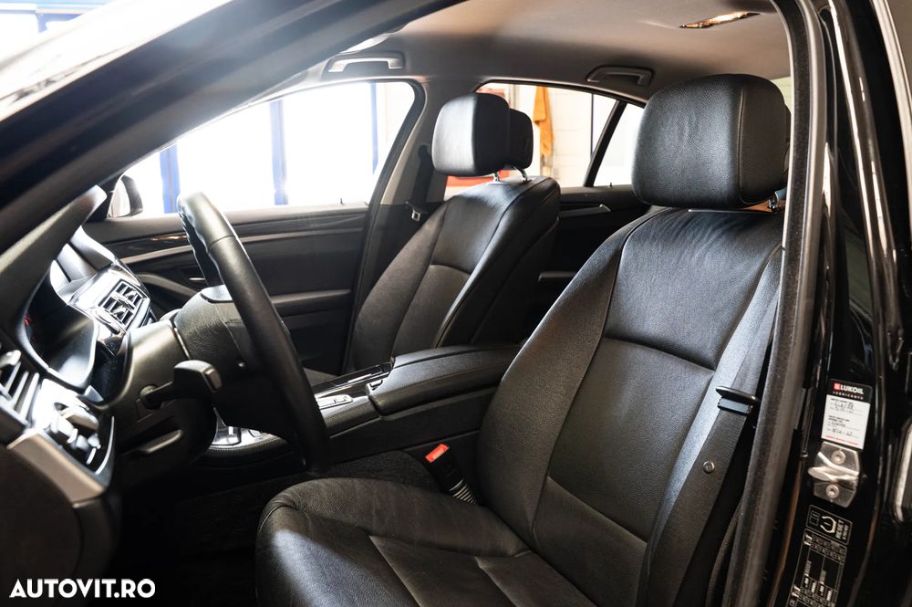 BMW Seria 5 520d Aut. - 7