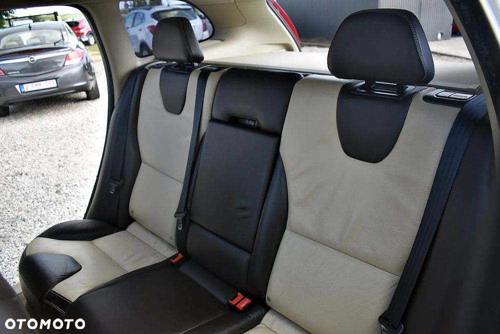 Volvo XC 60 2.4D AWD Summum - 19