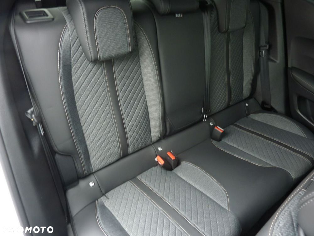 Peugeot 2008 - 12