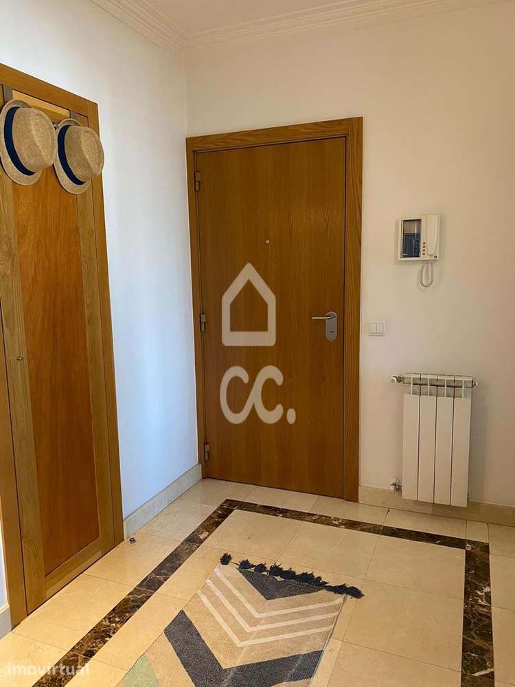 Apartamento T2, para arrendamento com garagem dupla na Solum - Grande imagem: 4/16