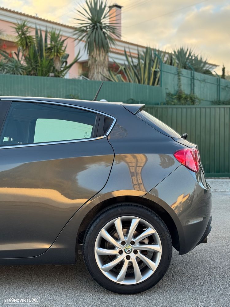 Alfa Romeo Giulietta 1.6 JTDm Exclusive - 14