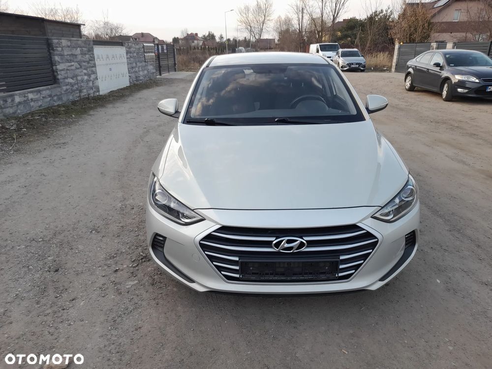 Hyundai Elantra 1.6 Classic Plus - 1