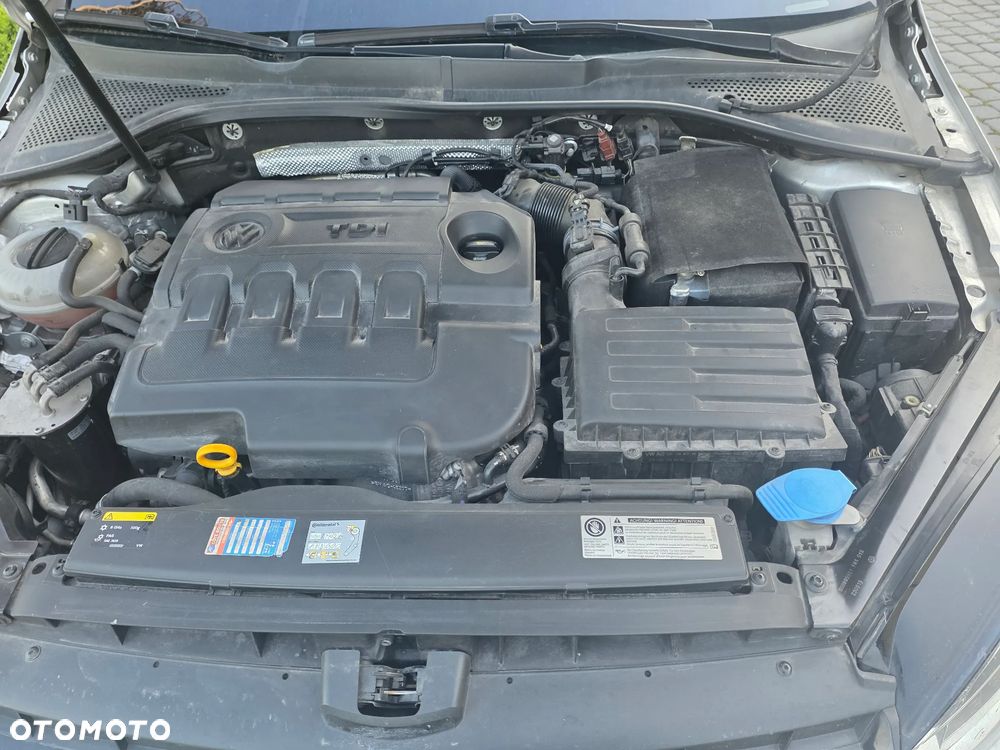 Volkswagen Golf 1.6 BlueTDI DSG Comfortline - 9