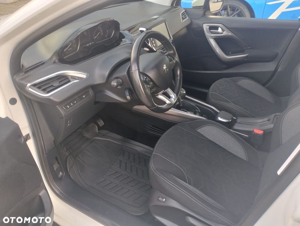 Peugeot 2008 1.2 Pure Tech Style S&S EAT6 - 7