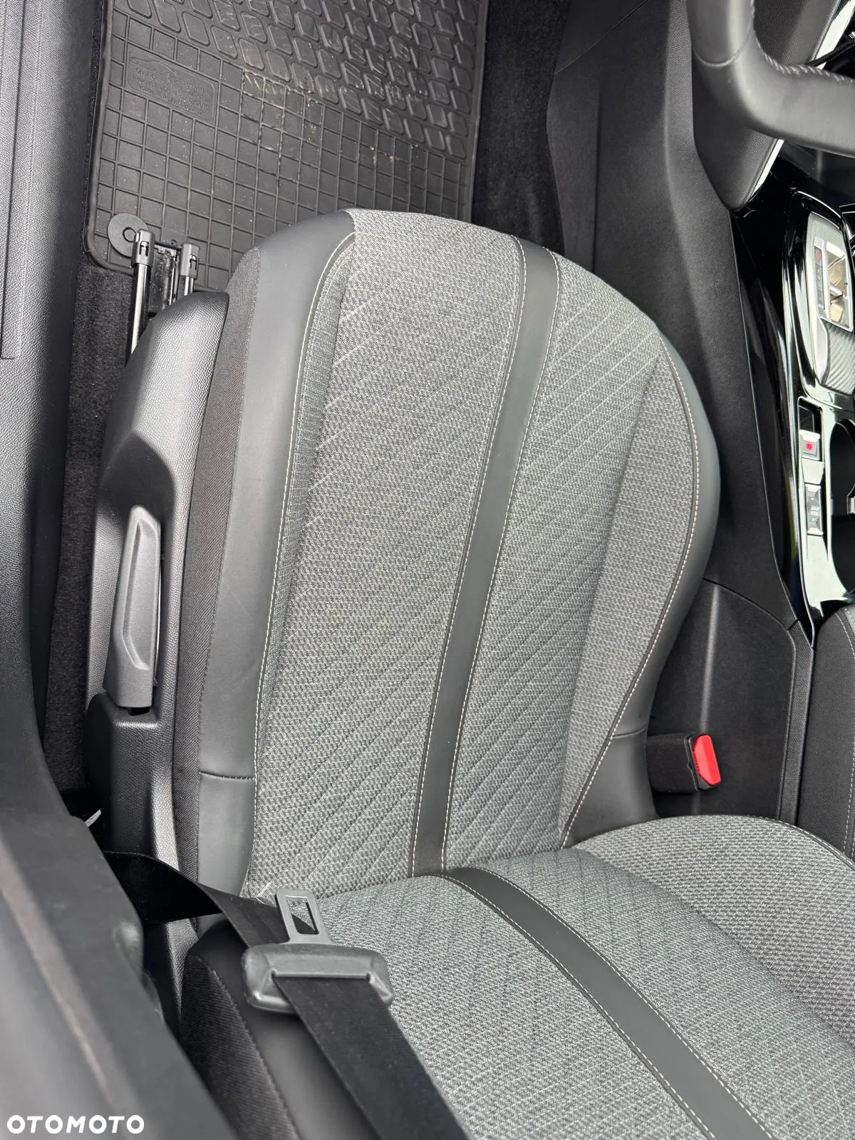 Peugeot 2008 1.2 PureTech Active S&S EAT8 - 15
