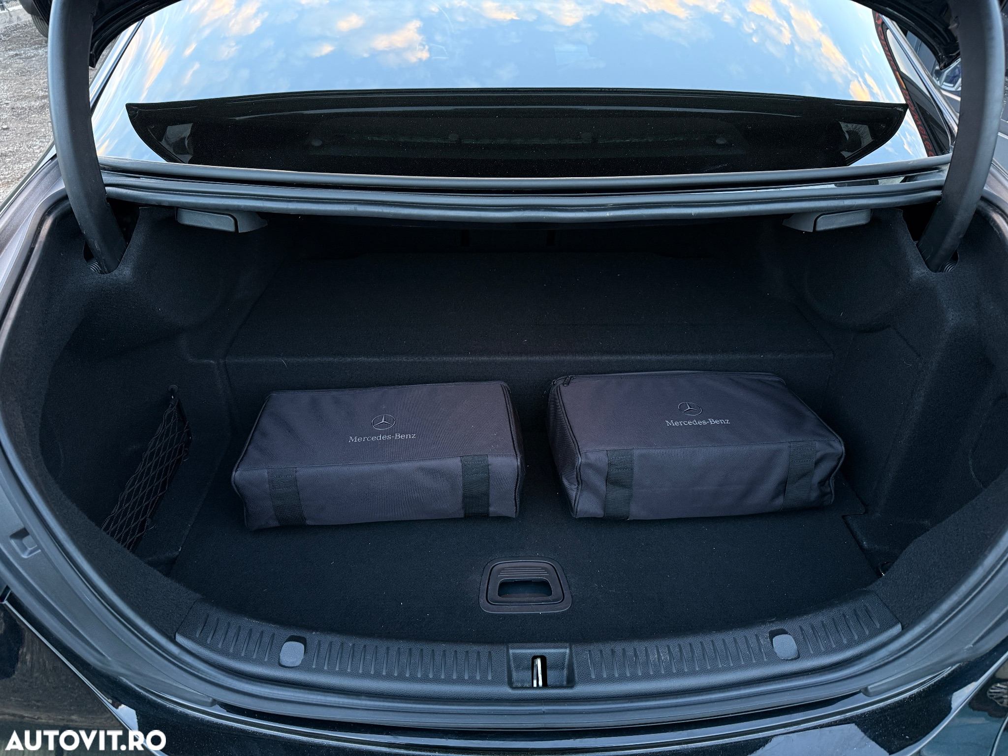 Mercedes-Benz E 300 de 4Matic 9G-TRONIC Night Edition - 29
