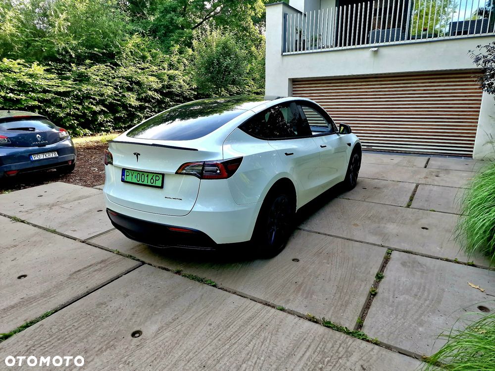 Tesla Model Y Long Range AWD - 3