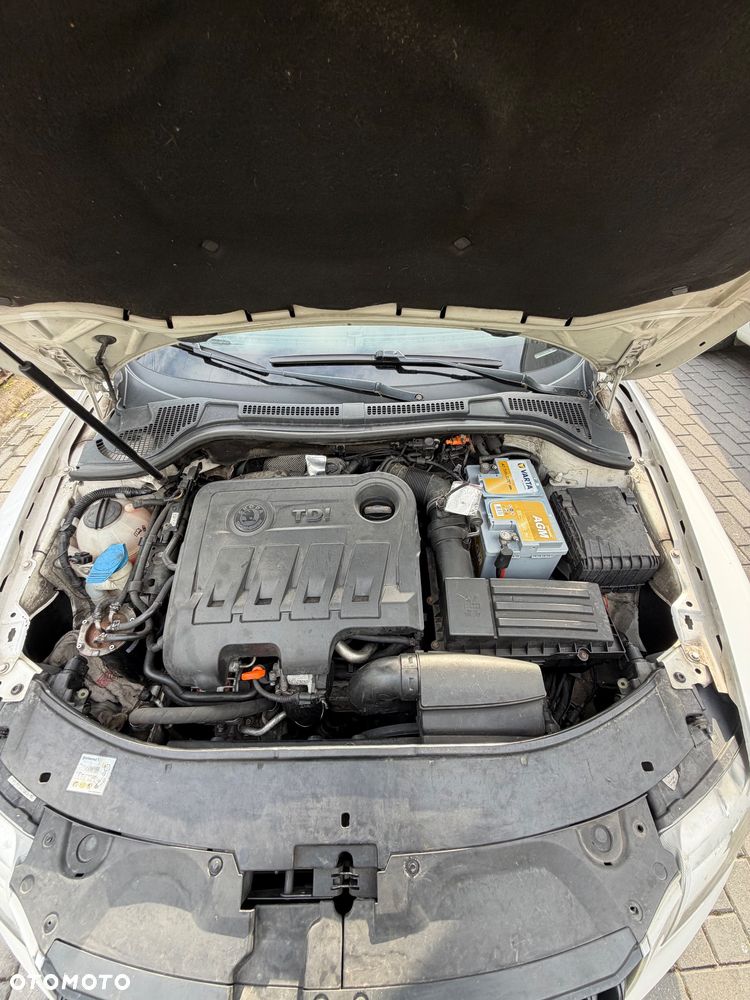 Skoda Superb 2010 photo 2