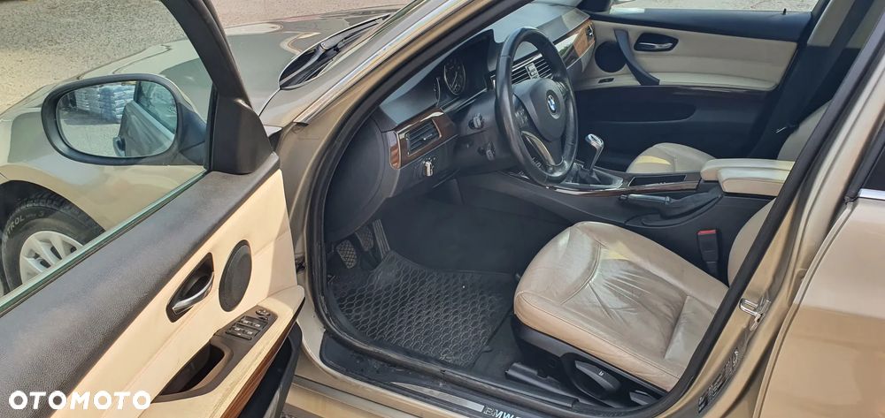 BMW Seria 3 325i Edition Exclusive - 7