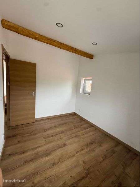 Moradia T2 Totalmente Remodelada – Carregueira, Torres Vedras - Grande imagem: 4/8
