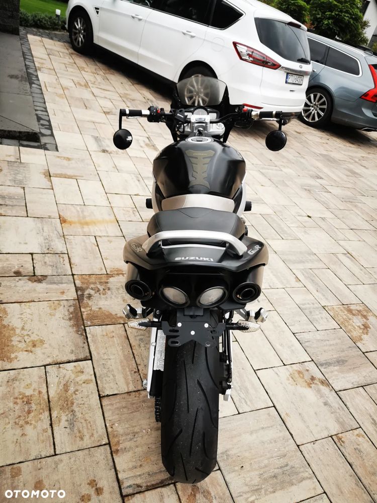 Suzuki GSR - 28