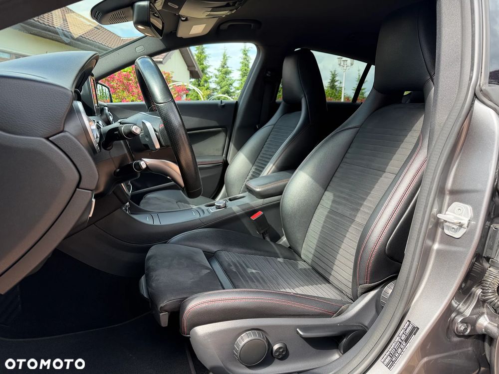 Mercedes-Benz CLA 250 4Matic 7G-DCT AMG Line - 14