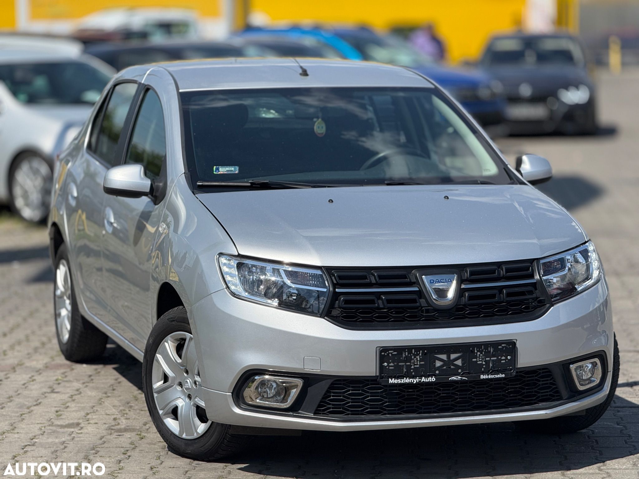Dacia Logan TCe 90 Essential - 1