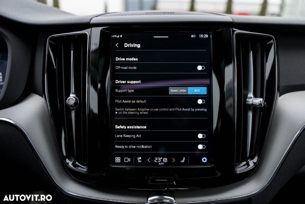 Volvo XC 60 B4 D Plus Dark - 29