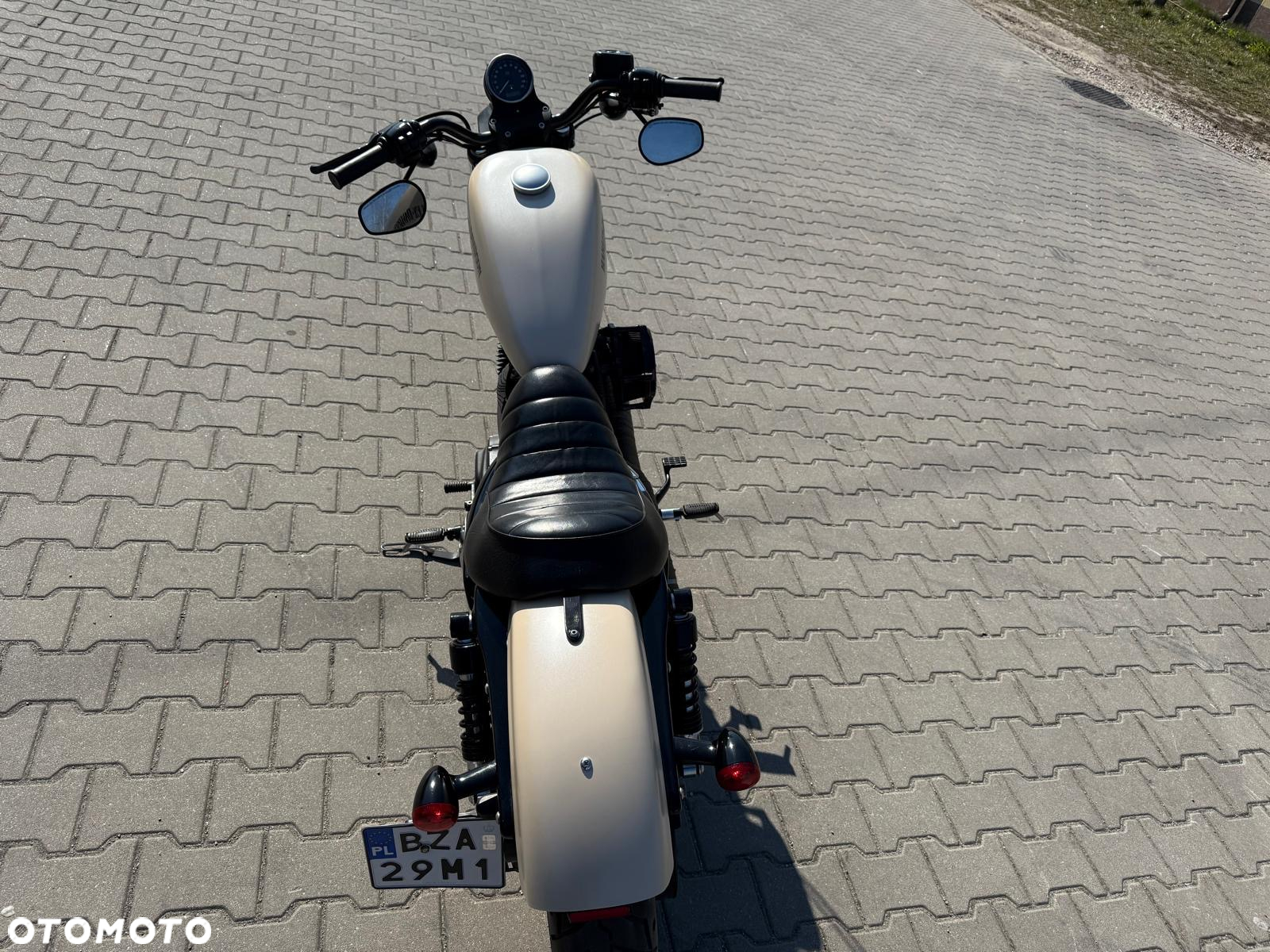 Harley-Davidson Sportster Iron 883 - 5