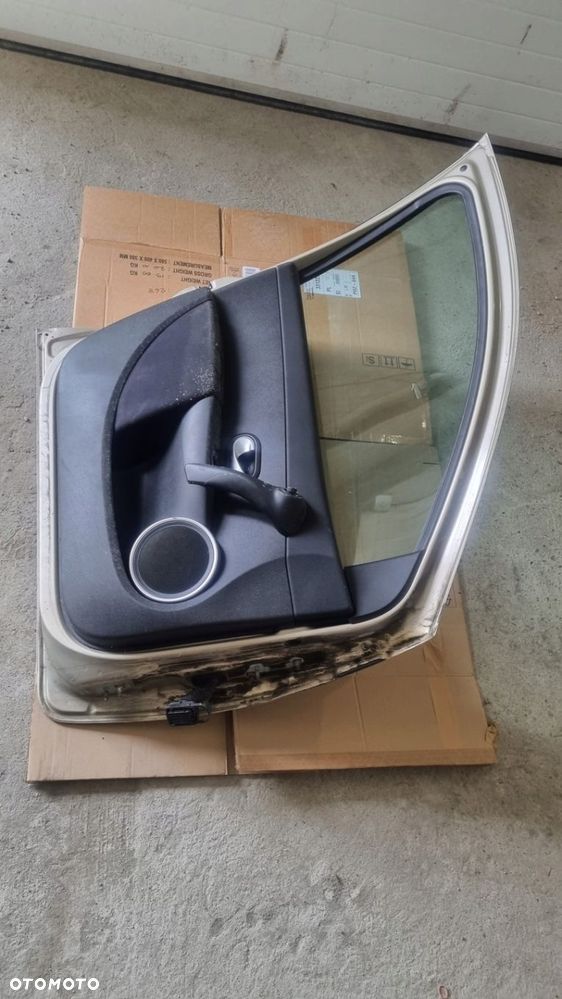 Dzwi clio III klapa tyl - 4