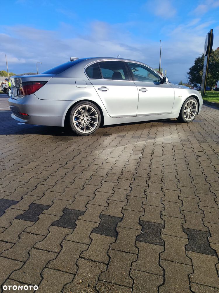 BMW E60 2004 photo 3