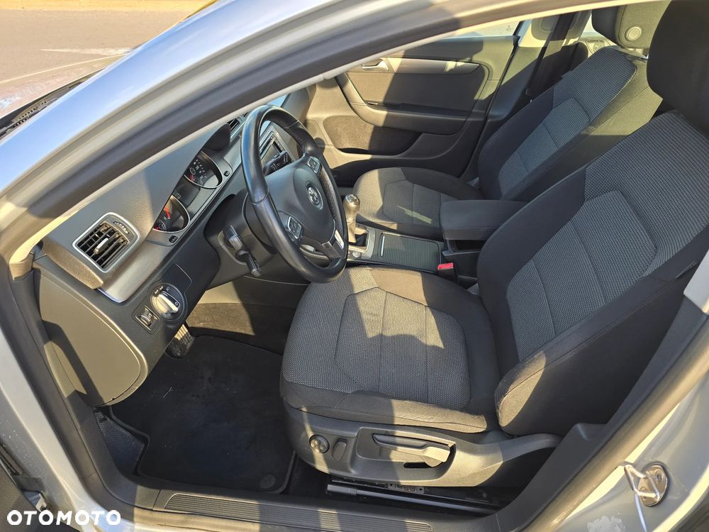 Volkswagen Passat 2.0 TDI Comfortline - 6