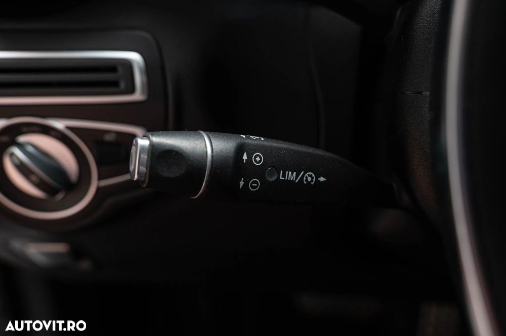 Mercedes-Benz GLC 250 4MATIC 9G-TRONIC AMG Line - 29