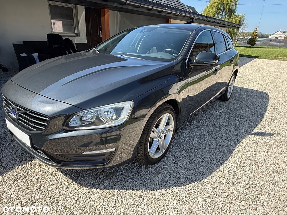 Volvo V60 D6 AWD Plug-in Hybrid Summum - 3