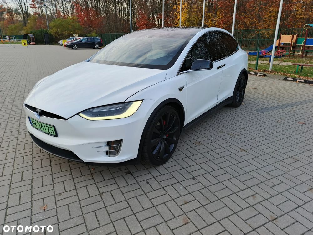 Tesla Model X - 7