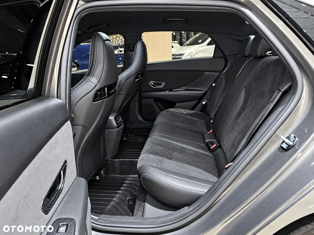 Hyundai Elantra - 12