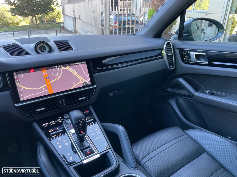 Porsche Cayenne Coupé E-Hybrid - 37