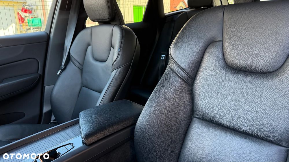 Volvo XC 60 B4 B Momentum Pro - 23