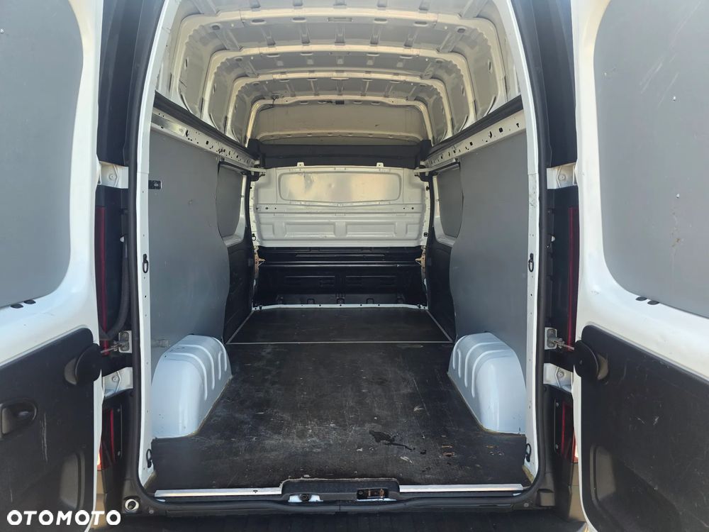 Renault Trafic vivaro 2018 r L2H2 przebieg 107400 km dlugi wysoki klima tempomat nawigacja - 4