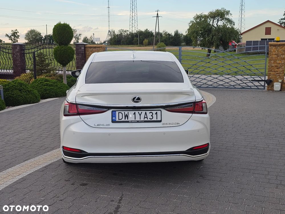 Lexus ES 300h Business Edition - 8