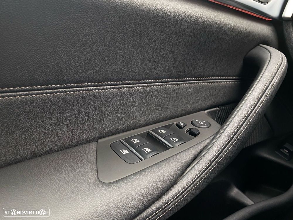 BMW 520 d Pack Desportivo M Auto — fotografia 15