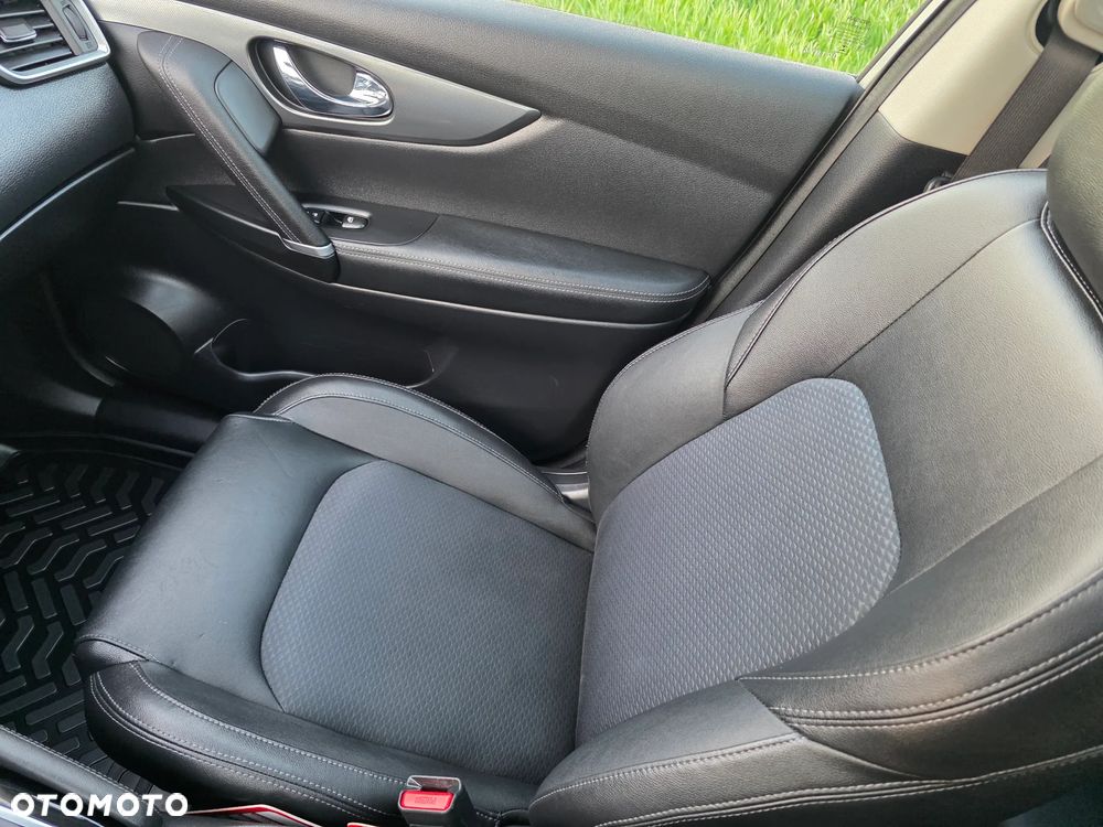 Nissan Qashqai 1.6 DCi Xtronic TEKNA - 28