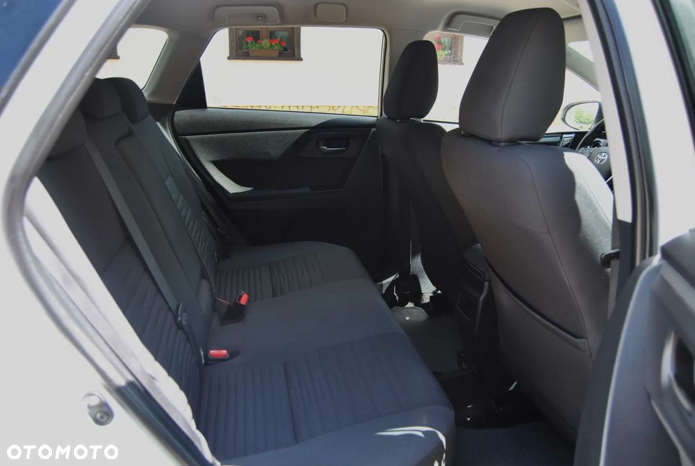 Toyota Auris 1.6 D-4D Dynamic - 8