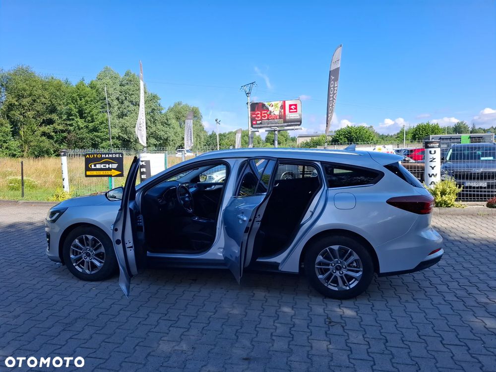 Ford Focus SW - 17