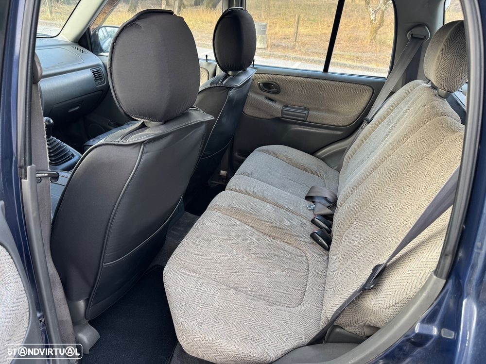 Suzuki Grand Vitara Metal Top 2.0 TDi - 5