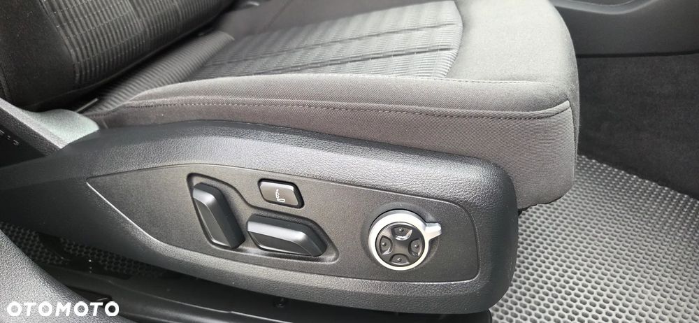 Audi A4 Avant 35 TDI S tronic design - 22