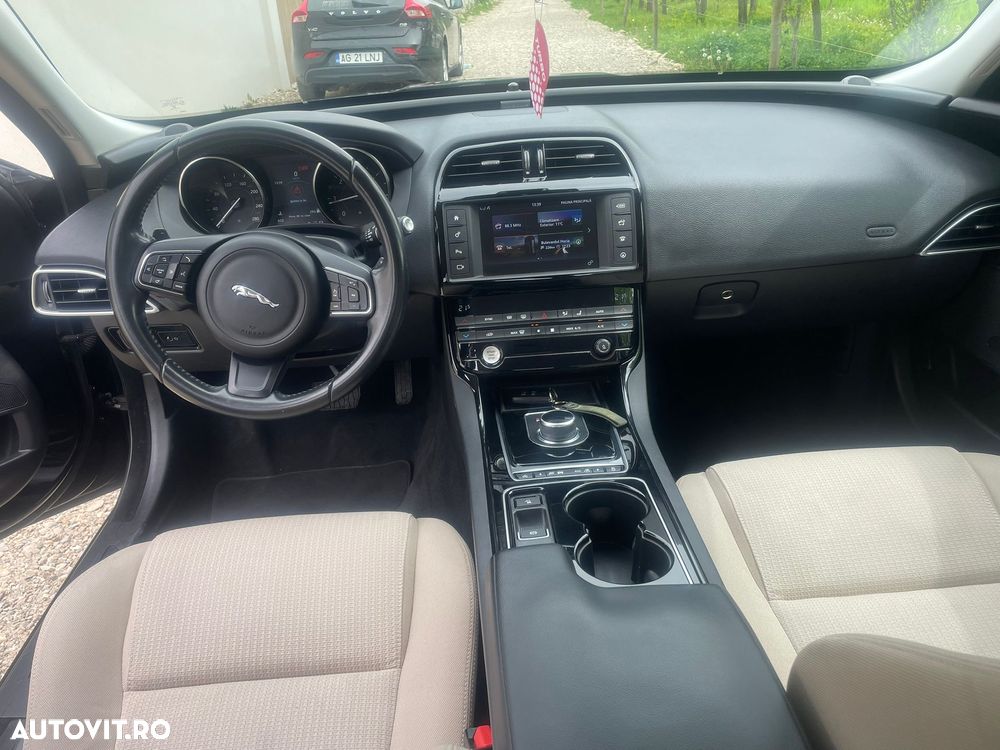 Jaguar XE 2.0 AWD Prestige - 5