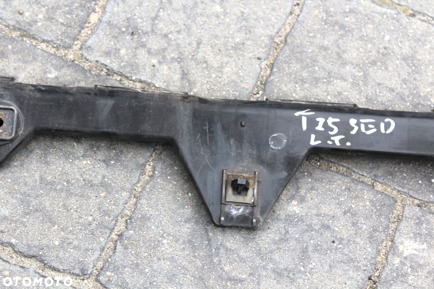 ŚLIZG ZDERZAKA LEWY TYŁ AVENSIS T25 SEDAN 52576-05030 - 3