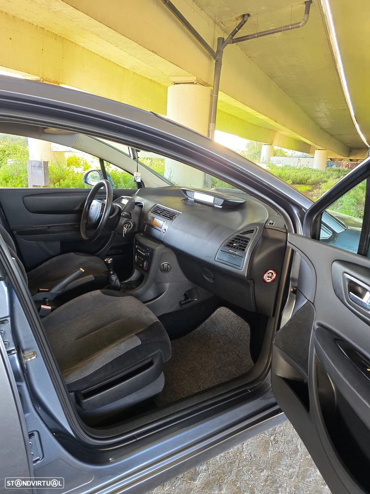 Citroën C4 1.4 16V SX - 12