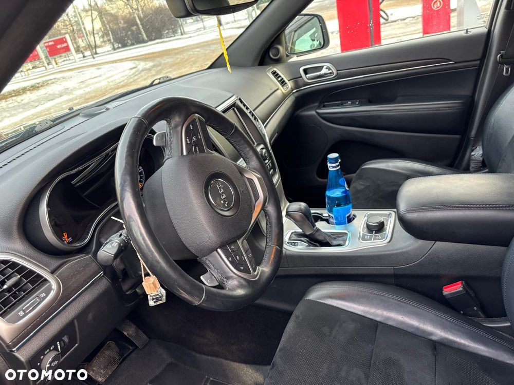 Jeep Grand Cherokee - 12