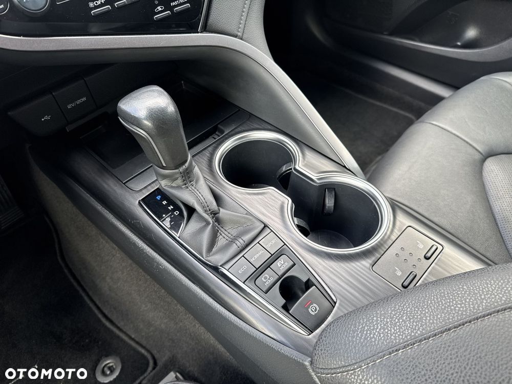 Toyota Camry 2.5 Hybrid Executive CVT - 25