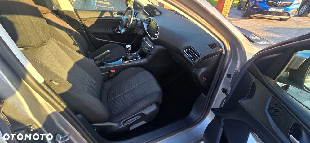 Peugeot 308 1.2 PureTech Allure S&S - 24