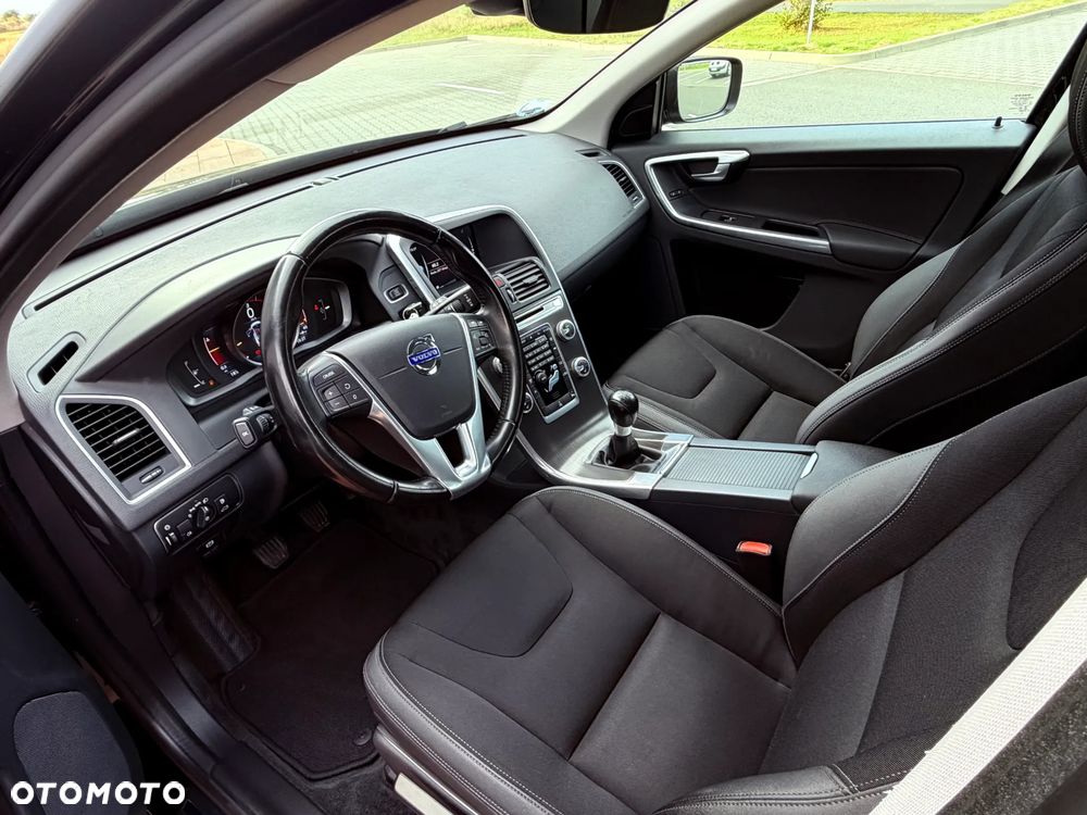 Volvo XC 60 D3 Momentum - 25