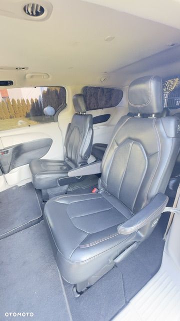 Chrysler Pacifica - 16