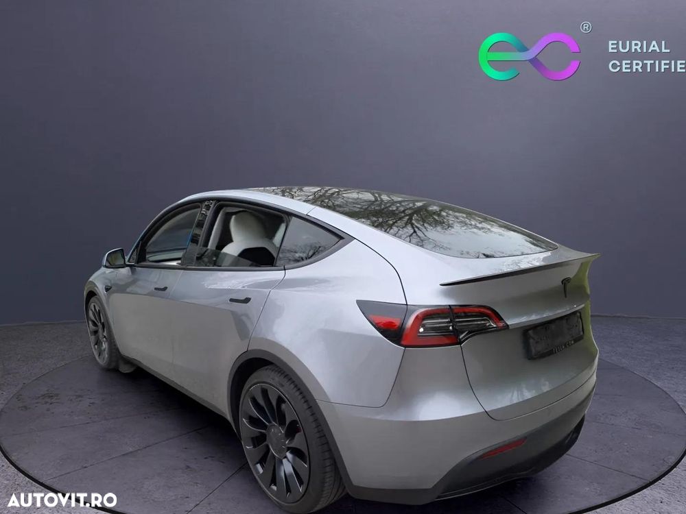 Tesla Model Y Performance Dual Motor AWD - 3