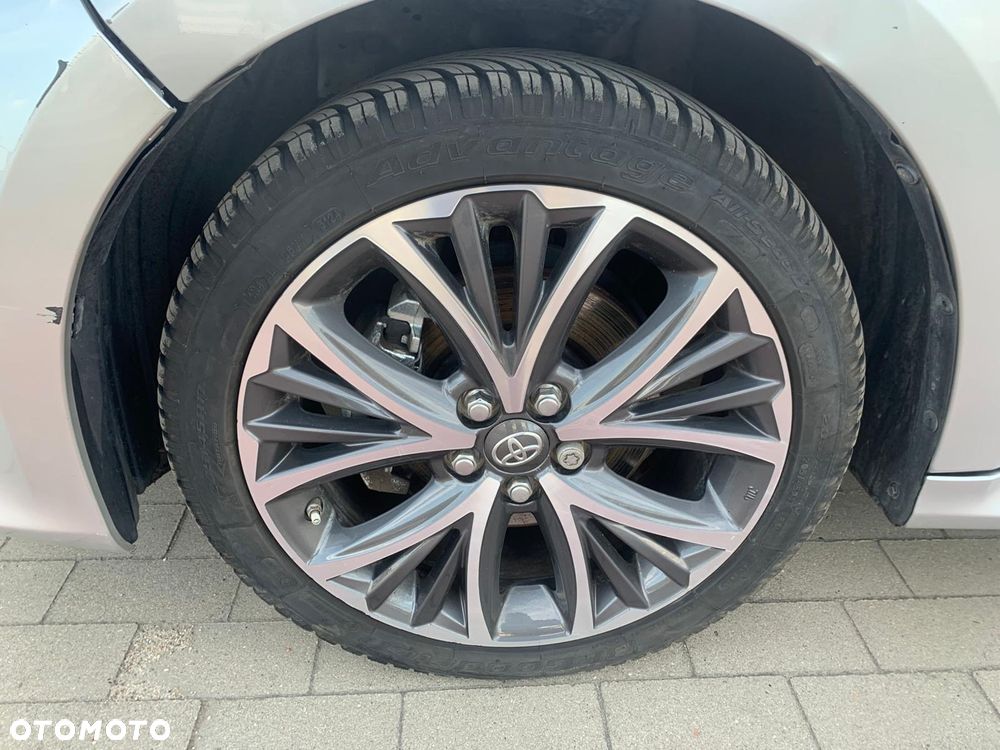 Toyota Yaris Hybrid 100 Selection Platinum - 18