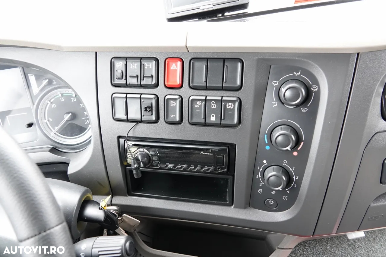 DAF LF 250 / 4X2 / CUTIE - 7.30 + HDS HYVA HB 150XE3 / RADIOCOMANDĂ / ROTATOR / CAPACITATE MAX: 5200 KG / EURO 6 - 28