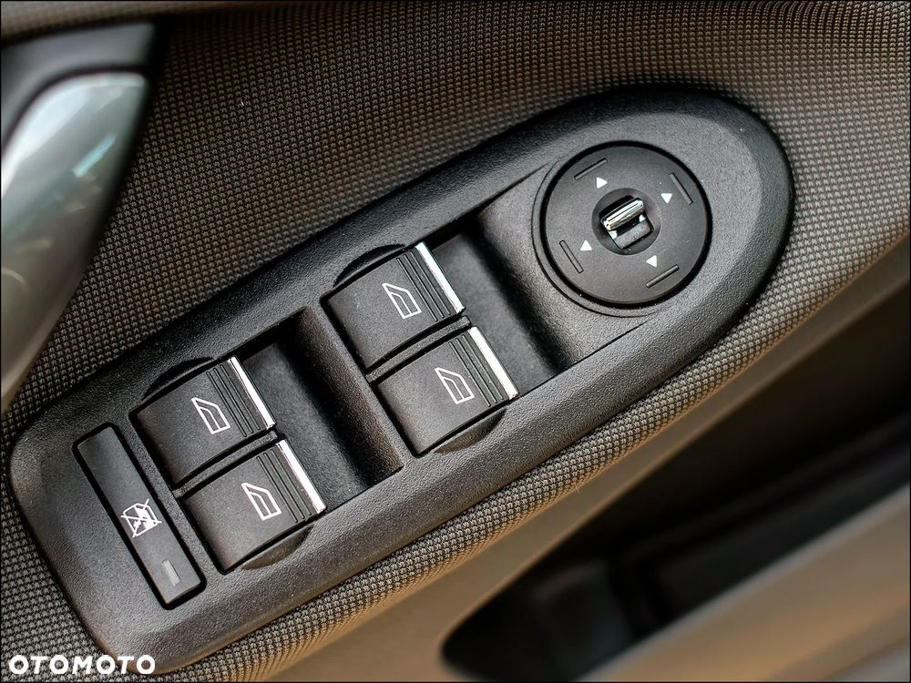 Ford Kuga - 28